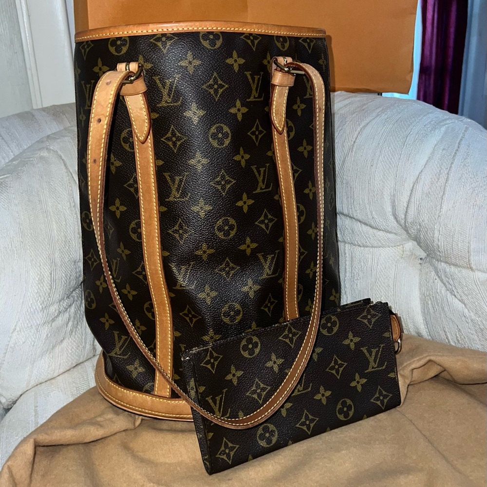 Louis Vuitton Bucket Bag, GM with Pouch